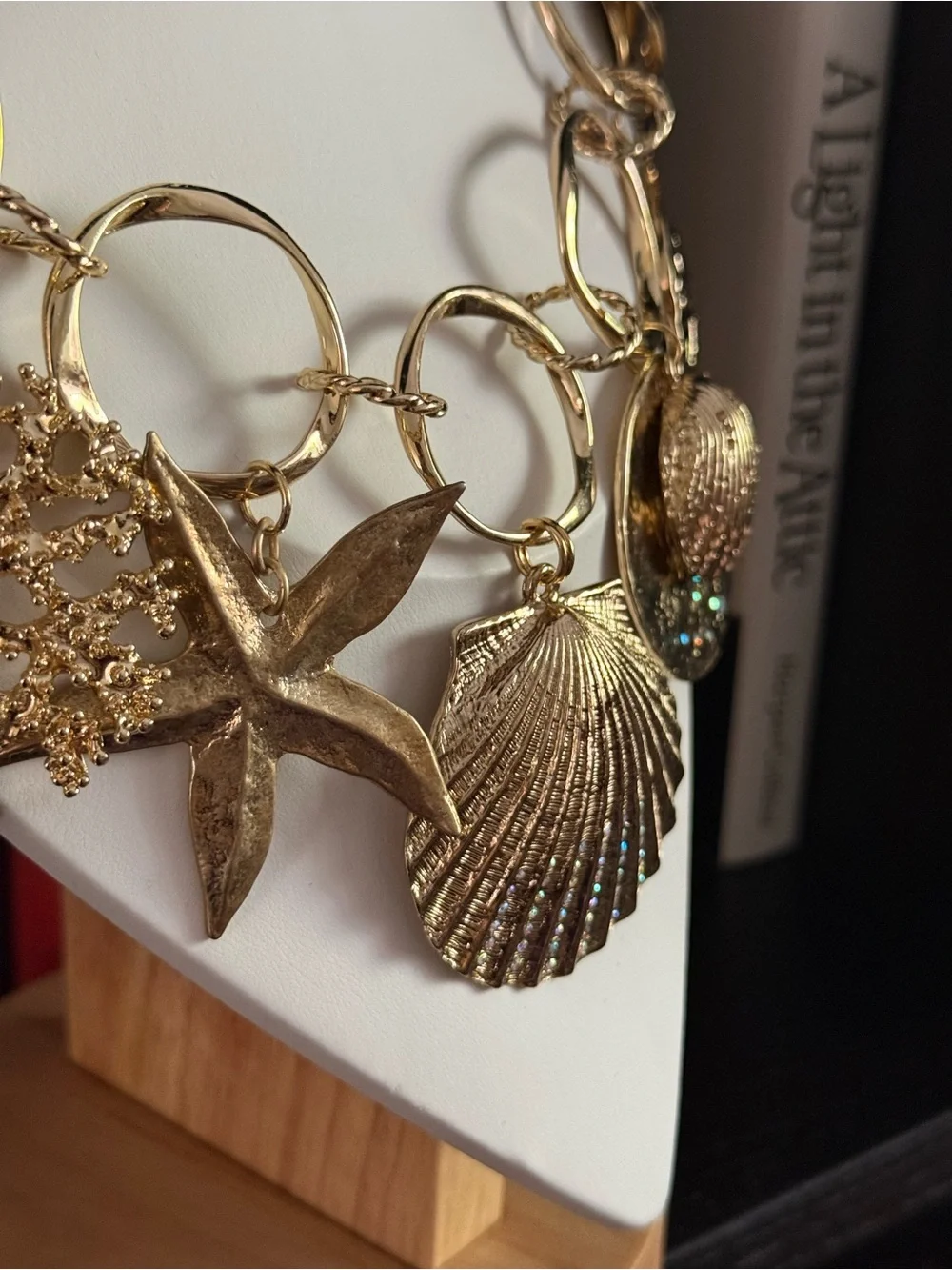 NWT Sequin Gold-Tone Sea Charms Chunky Statement Necklace with Starfish & Shells